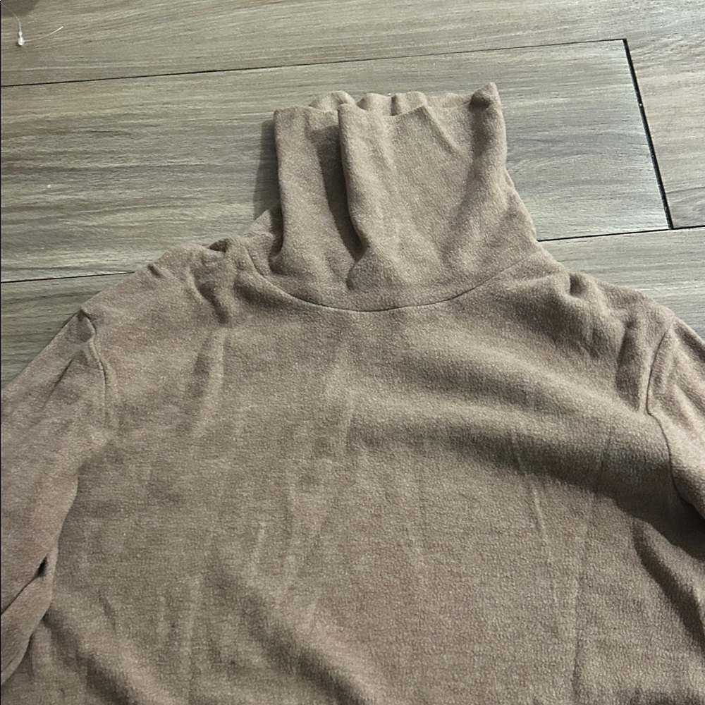Uniqlo women’s Tan Turtleneck Sweater